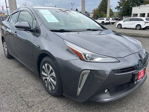 Certified 2022 Toyota Prius LE AWD/4WD image 3