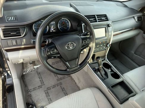 Used 2017 Toyota Camry LE image 10