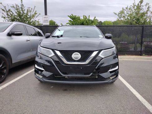 Used 2020 Nissan Rogue Sport SL w/ Premium Package FWD image 2