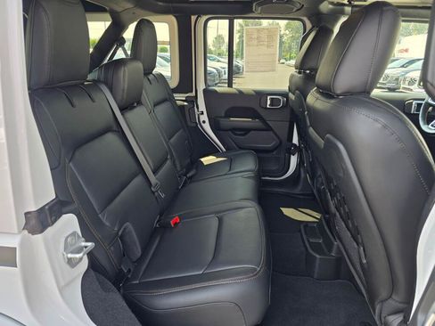 Used 2021 Jeep Wrangler Unlimited Rubicon w/ Dual Top Group AWD/4WD image 23