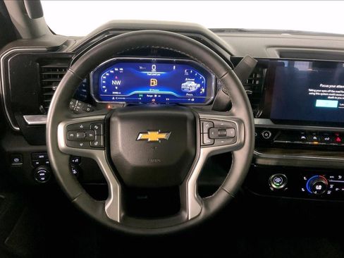 Used 2023 Chevrolet Silverado 1500 LT AWD/4WD image 5