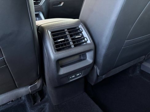 Used 2026 Volkswagen Tiguan SE FWD image 24