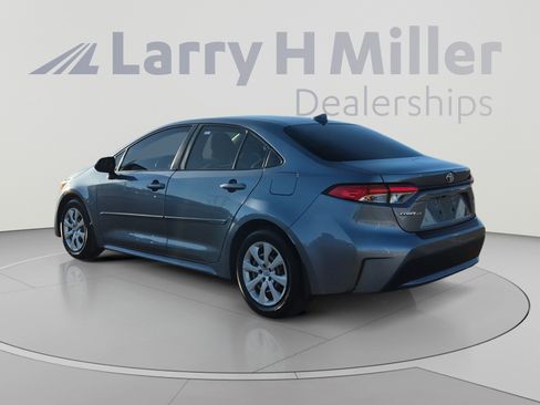 Used 2022 Toyota Corolla LE FWD image 3