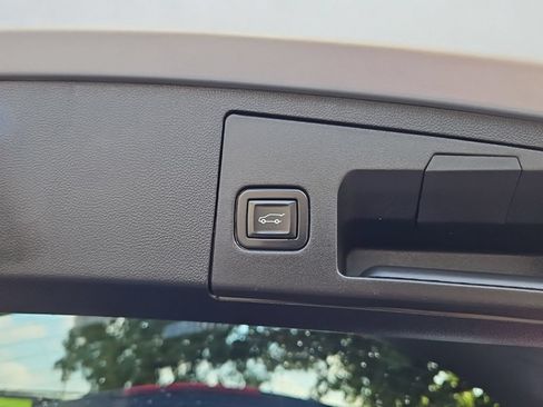 Used 2022 Cadillac XT4 Premium Luxury w/ Safety Alert Package FWD image 36