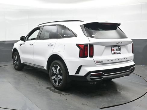 Used 2022 Kia Sorento S FWD image 10