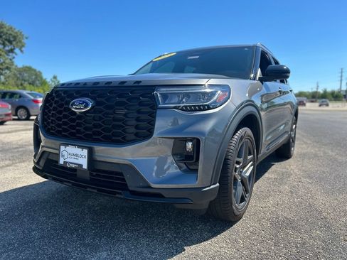 Used 2025 Ford Explorer ST-Line w/ ST-Line Street Pack AWD/4WD image 3