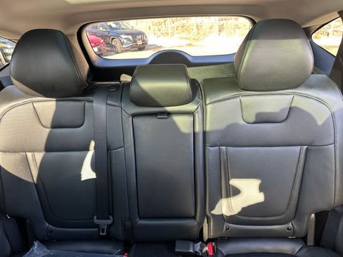 Used 2025 Hyundai Tucson Limited image 36