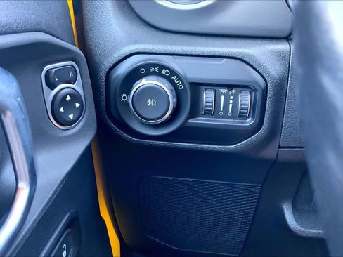 Used 2021 Jeep Wrangler Unlimited Rubicon w/ Cold Weather Group AWD/4WD image 36