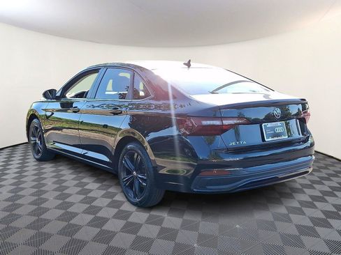 Used 2023 Volkswagen Jetta SE w/ Panoramic Sunroof Package FWD image 4