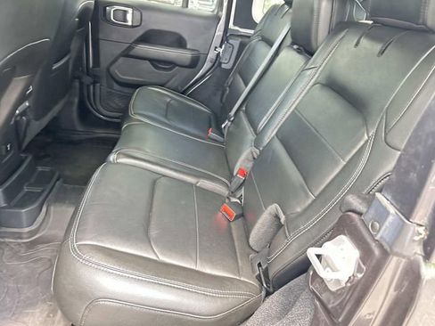 Used 2022 Jeep Wrangler Unlimited Sahara w/ Dual Top Group AWD/4WD image 18