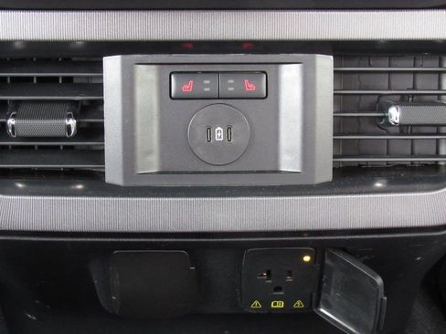 Certified 2024 Ford F450 Platinum w/ FX4 Off-Road Package image 38