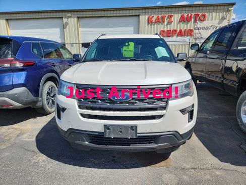 Used 2018 Ford Explorer XLT w/ Equipment Group 202A AWD/4WD image 3