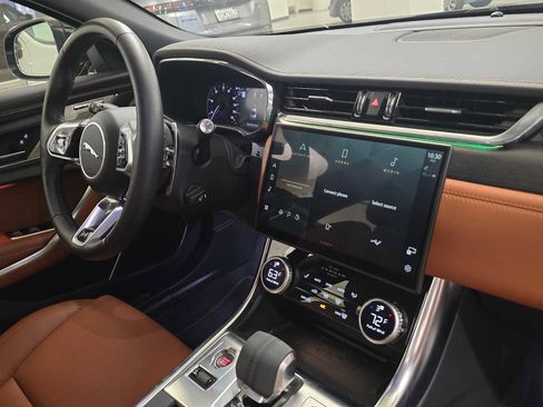 Used 2023 Jaguar XF R-Dynamic SE image 11