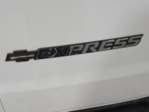 Used 2017 Chevrolet Express 3500 image 17