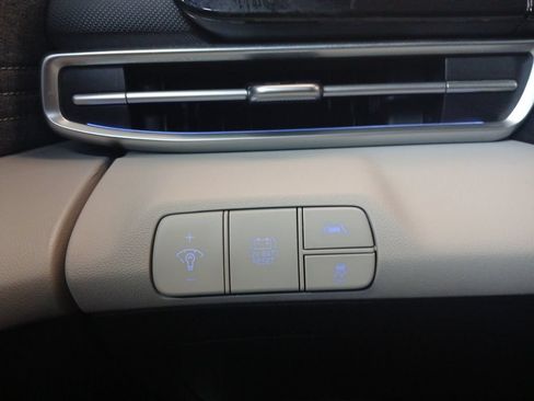 Used 2021 Hyundai Elantra Limited FWD image 21