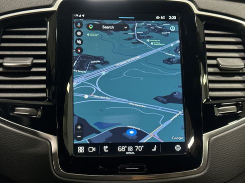 Certified 2024 Volvo XC90 T8 Plus AWD/4WD image 20