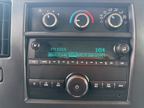 Used 2019 Chevrolet Express 3500 w/ Driver Convenience Package RWD image 17