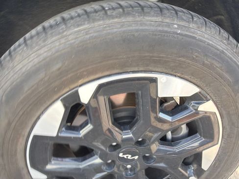 Used 2024 Kia Sorento S FWD image 13