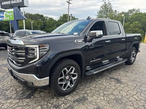 Used 2024 GMC Sierra 1500 SLT w/ SLT Premium Package AWD/4WD image 3