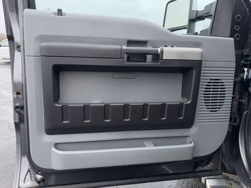 Used 2015 Ford F350 XLT w/ XLT Premium Package image 9