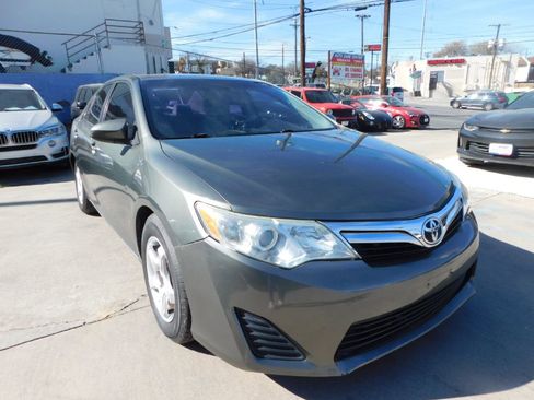 Used 2012 Toyota Camry LE image 1