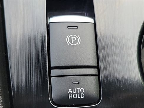 Used 2022 Nissan Rogue SV image 17