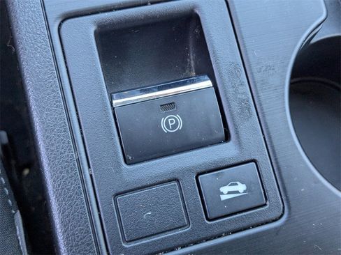 Used 2016 Subaru Legacy 2.5i Premium image 30