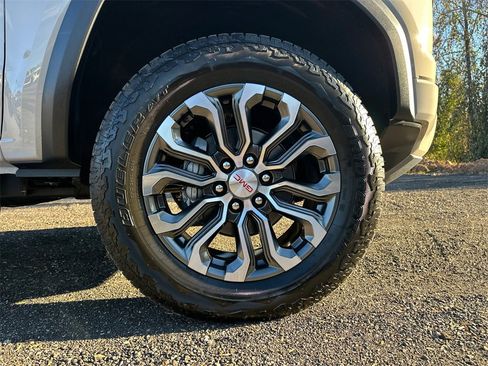 Used 2026 GMC Canyon Denali image 13