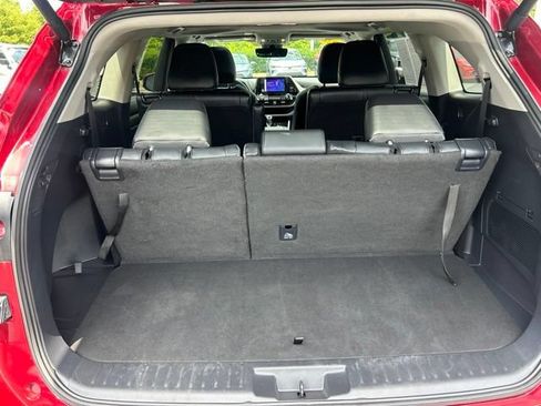 Used 2025 Toyota Highlander XLE AWD/4WD image 10