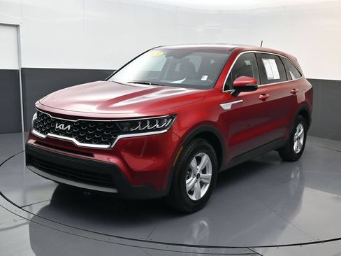 Used 2023 Kia Sorento LX FWD image 1
