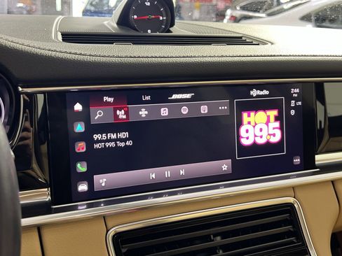 Used 2022 Porsche Panamera 4 image 18