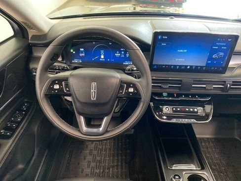 Used 2025 Lincoln Corsair AWD w/ Equipment Group 101A image 11