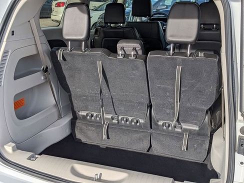 Used 2024 Chrysler Pacifica Touring-L image 25