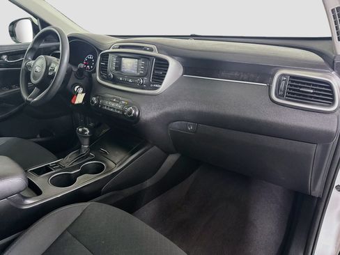 Used 2017 Kia Sorento FWD image 29
