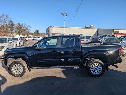 Certified 2024 Toyota Tacoma SR5 image 3