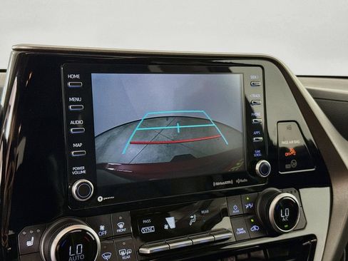 Used 2021 Toyota Highlander XLE AWD/4WD image 15