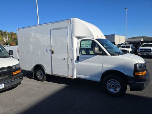 New 2025 GMC Savana 3500 w/ Power Convenience Package image 6