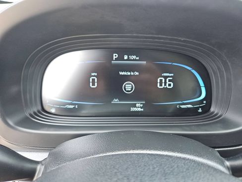 Used 2025 Hyundai Venue SEL FWD image 19