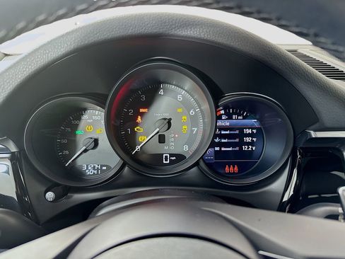 Certified 2022 Porsche Macan AWD/4WD image 13