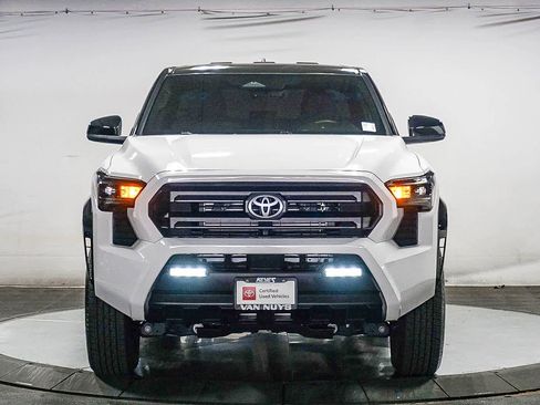 Certified 2024 Toyota Tacoma SR5 AWD/4WD image 3