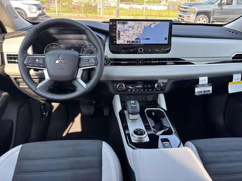 New 2026 Mitsubishi Outlander SE FWD image 7