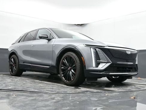 New 2025 Cadillac Lyriq Luxury w/ LPO, Red Accent Package image 34