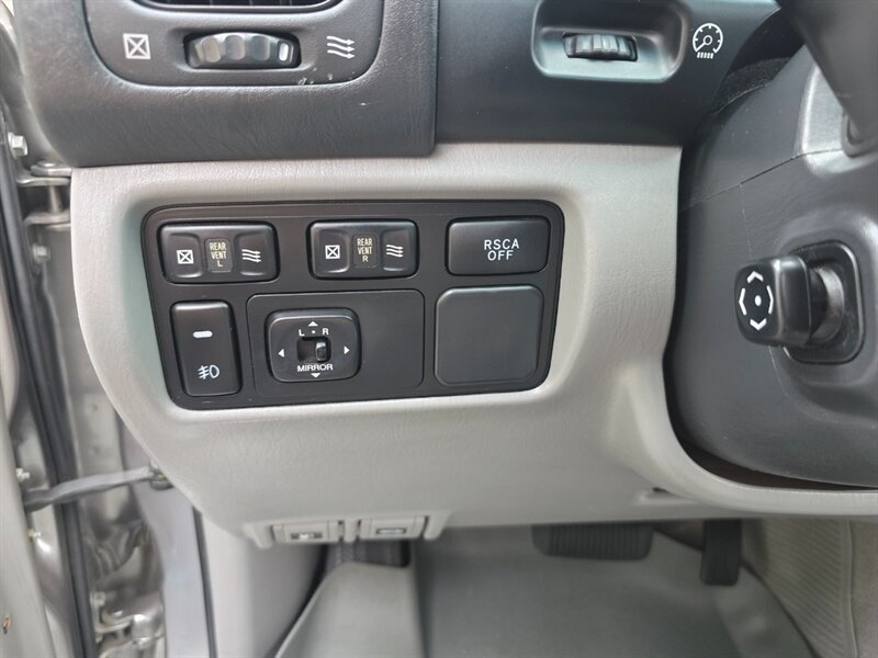 Used 2004 Toyota Land Cruiser w/ Convenience Pkg AWD/4WD image 53