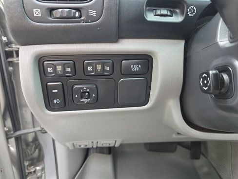 Used 2004 Toyota Land Cruiser w/ Convenience Pkg AWD/4WD image 53