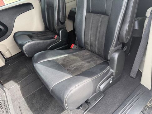 Used 2017 Dodge Grand Caravan SXT image 21