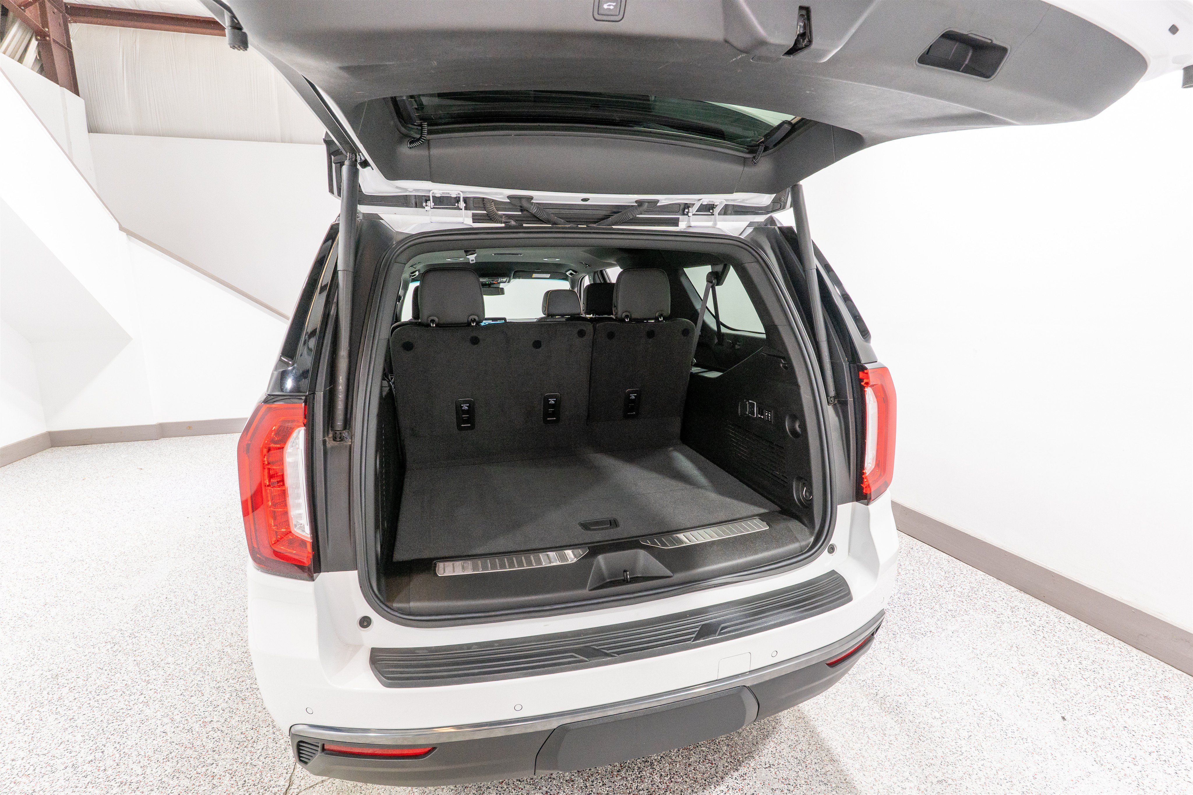 Used 2023 GMC Yukon XL AT4 AWD/4WD image 34