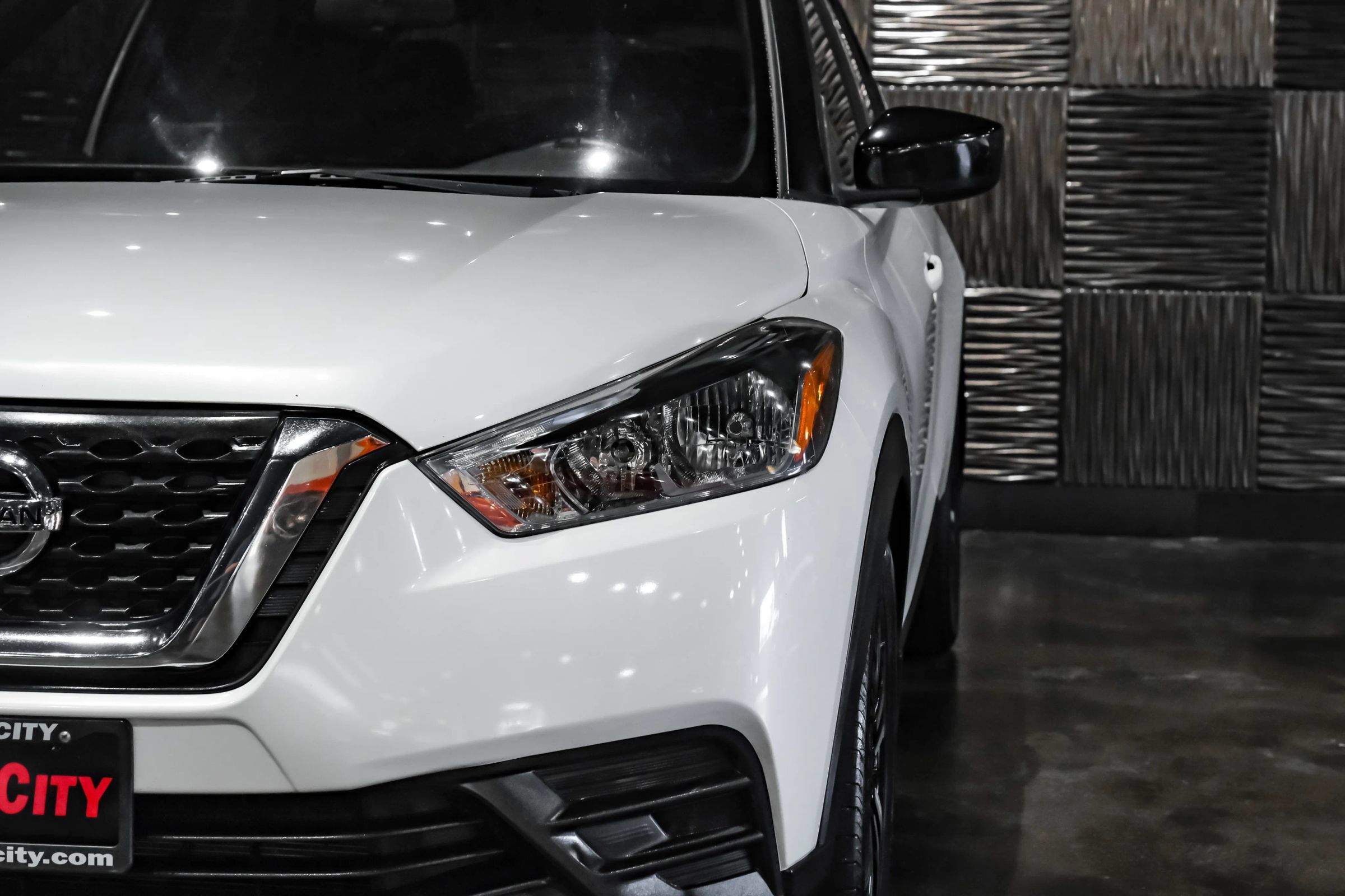 Used 2018 Nissan Kicks SV FWD image 36