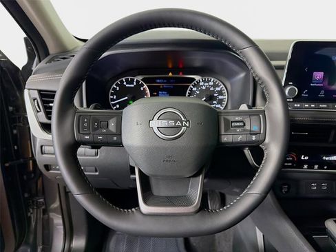 Certified 2026 Nissan Rogue SV FWD image 13