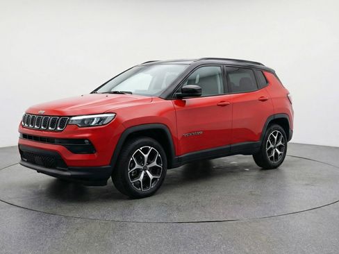 Used 2025 Jeep Compass Limited image 3