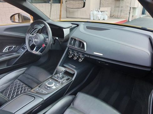 Used 2017 Audi R8 V10 w/ Carbon Exterior Package image 23